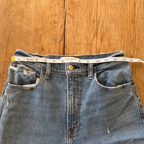Abercrombie & Fitch Light Wash Raw Hem The '90s Relaxed Jean High Rise Size 4 - Picture 4 of 7